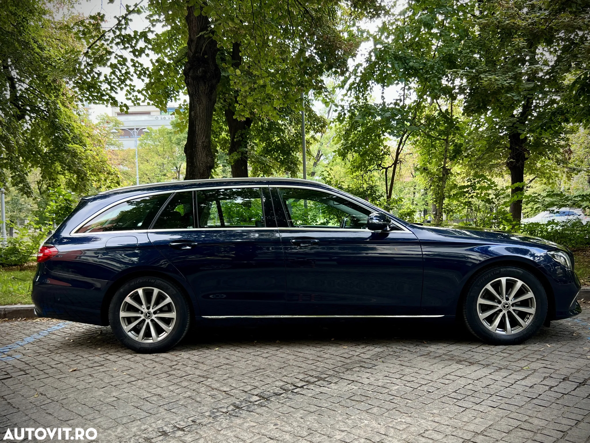 Mercedes-Benz E 220 d T 9G-TRONIC Avantgarde - 2