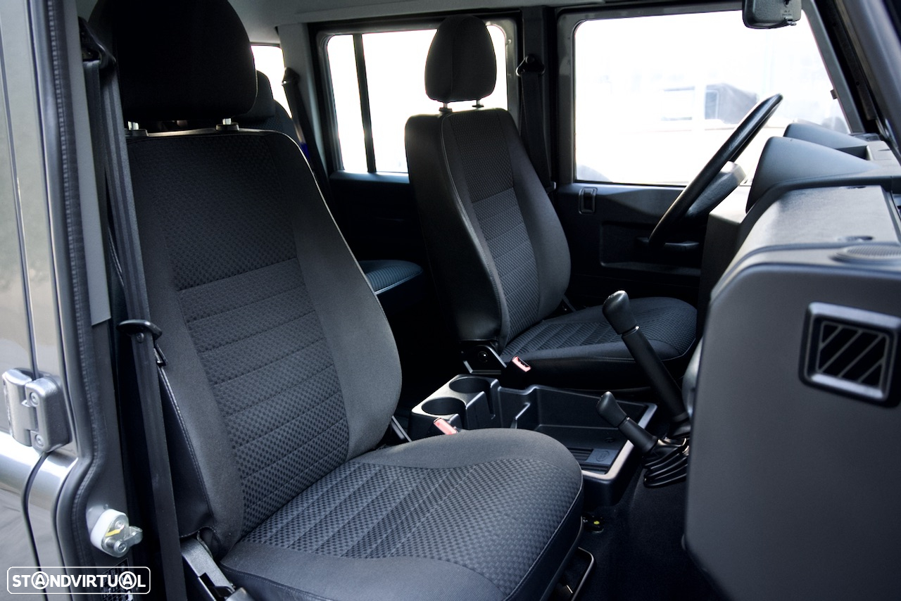 Land Rover Defender 110 SW 2.4 CRD S - 22