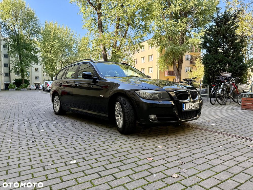 BMW Seria 3 318i Touring - 2