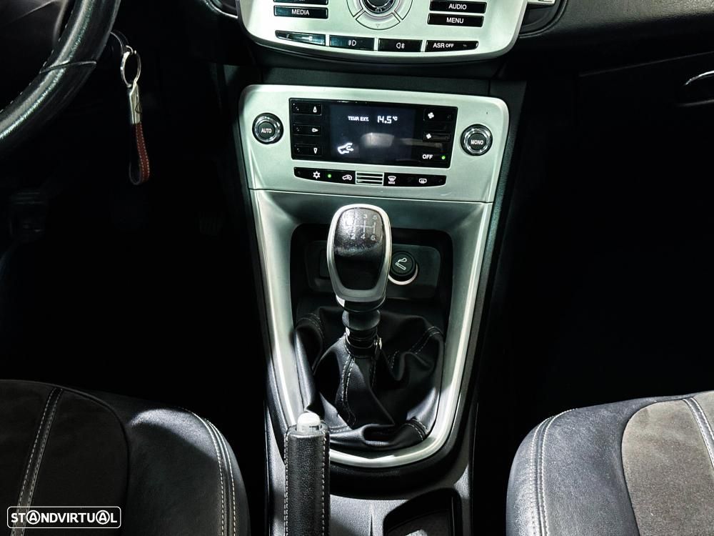 Lancia Delta 1.6 M-Jet Platino - 23
