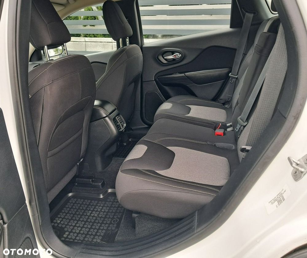 Jeep Cherokee - 14