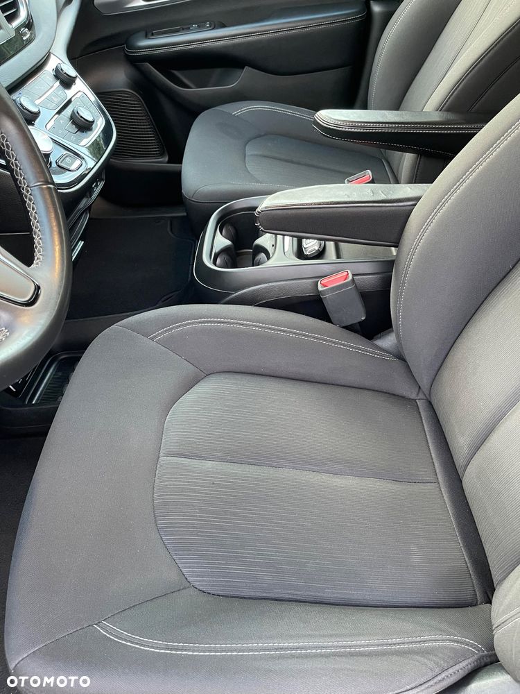 Chrysler Pacifica - 21