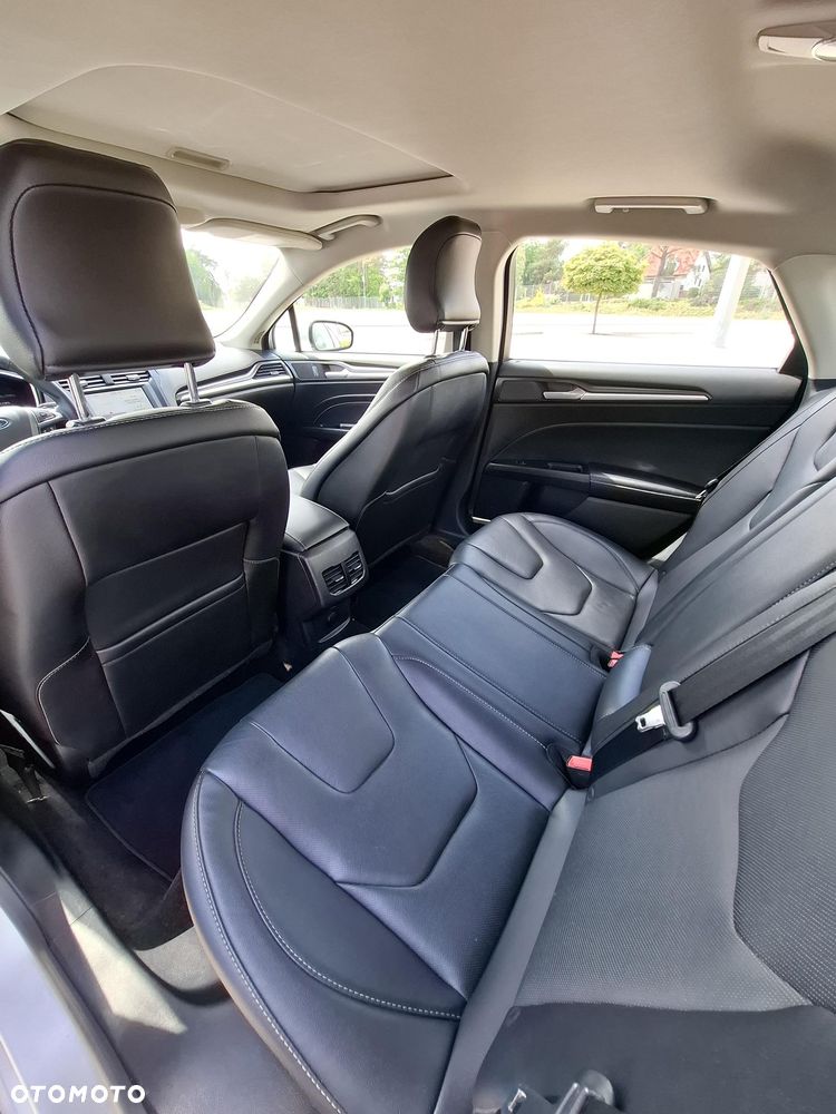 Ford Fusion - 16