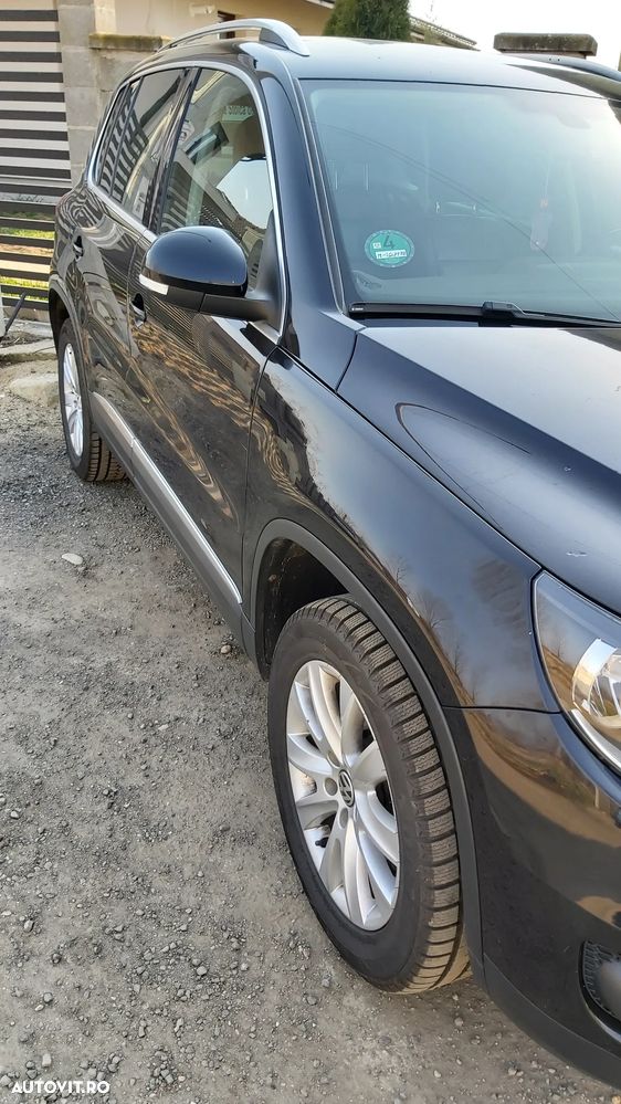 Volkswagen Tiguan - 1