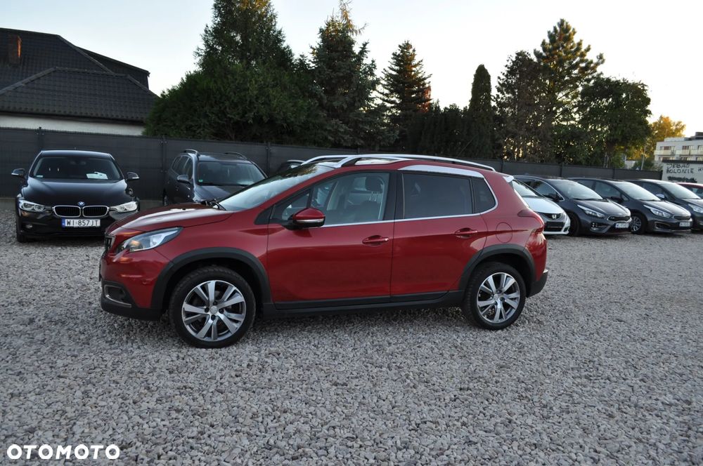 Peugeot 2008 1.2 Pure Tech Allure S&S - 11