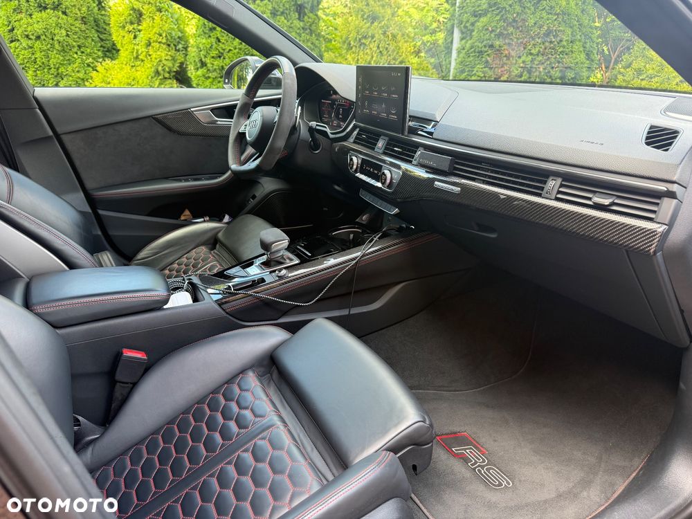 Audi RS4 Avant - 12