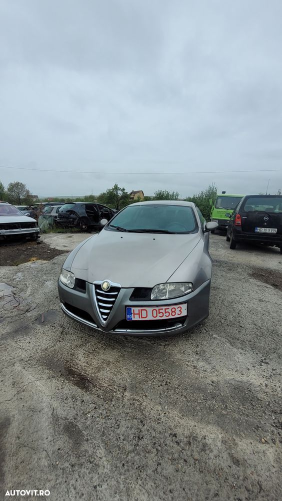 dezmembrez alfa romeo gt - 1