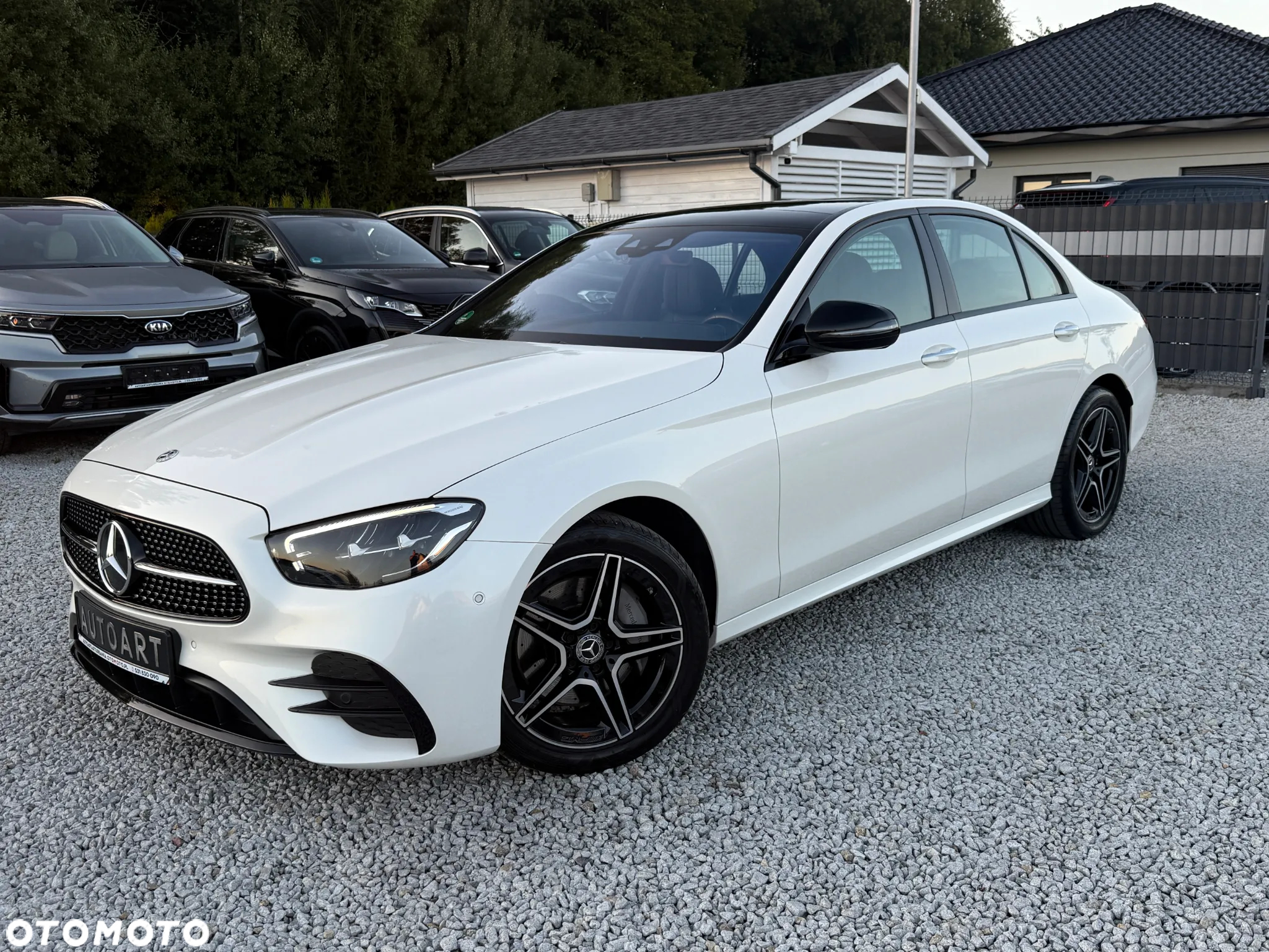 Mercedes-Benz Klasa E 220 d 4Matic T 9G-TRONIC AMG Line - 6