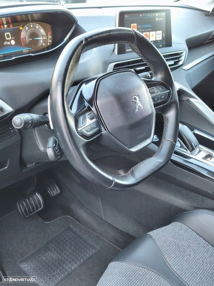 Peugeot 5008 1.2 PureTech Allure Pack EAT8 - 26