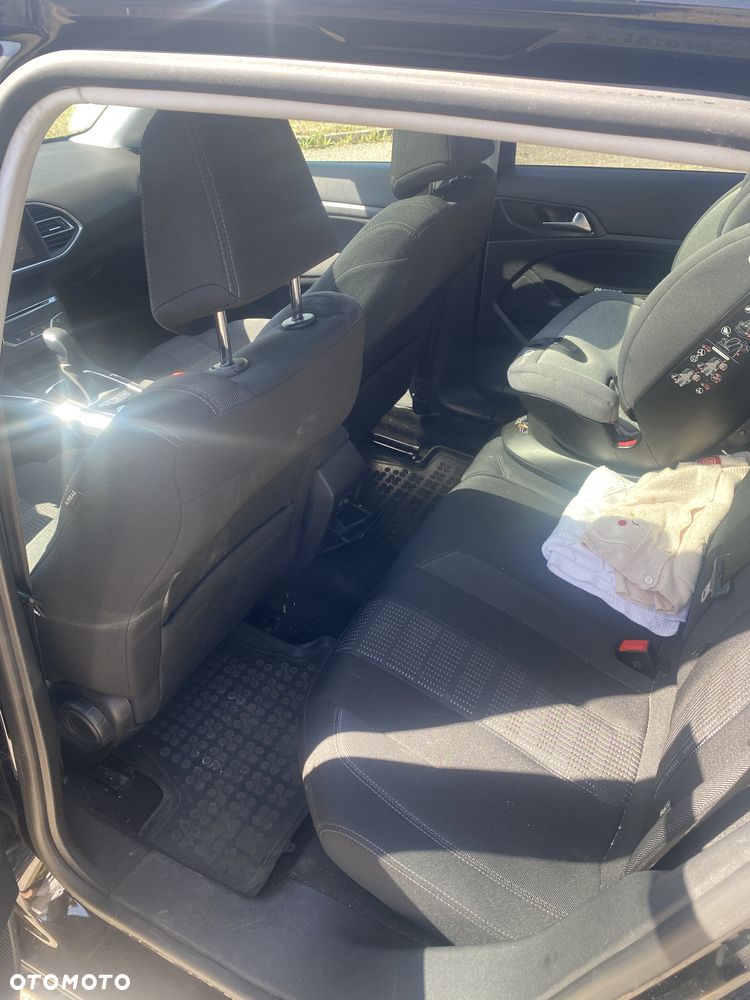 Peugeot 308 SW 1.2 PureTech Allure S&S - 13