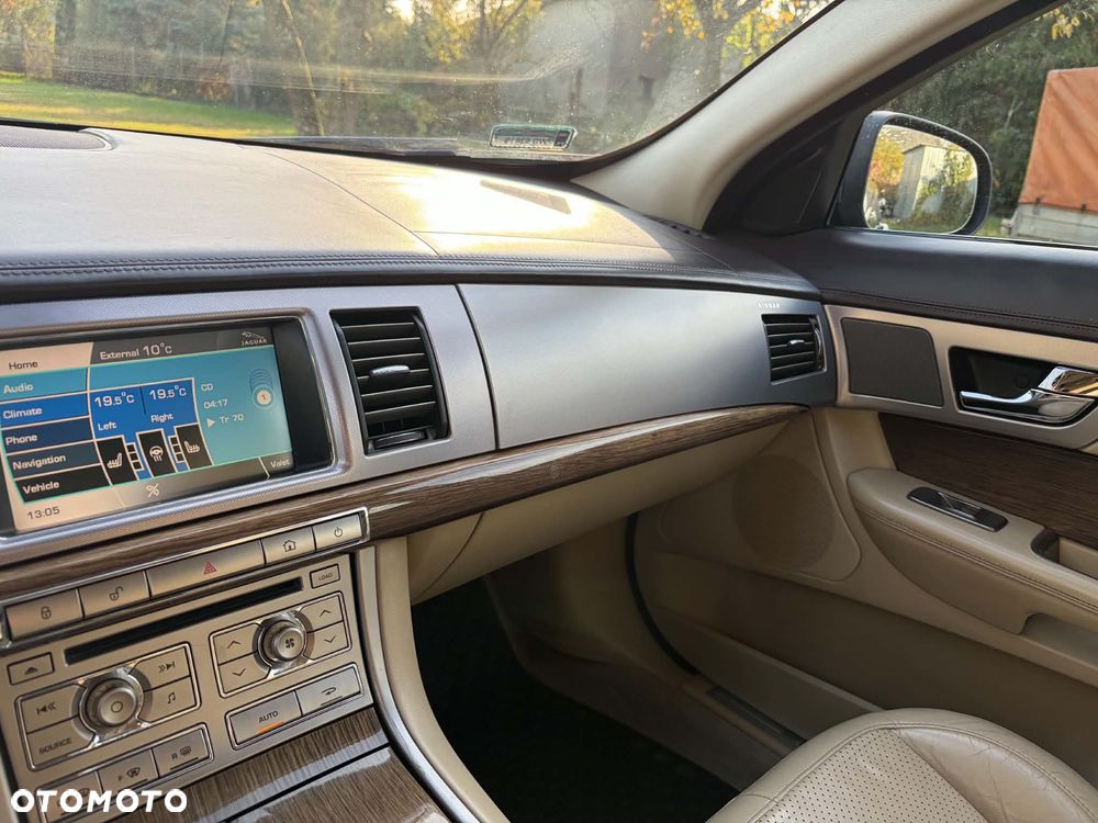 Jaguar XF 4.2 V8 Premium Luxury - 21
