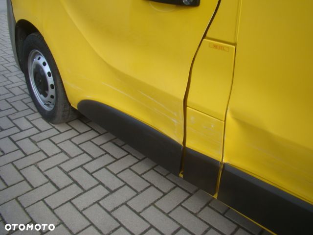 Renault TRAFIC - 24