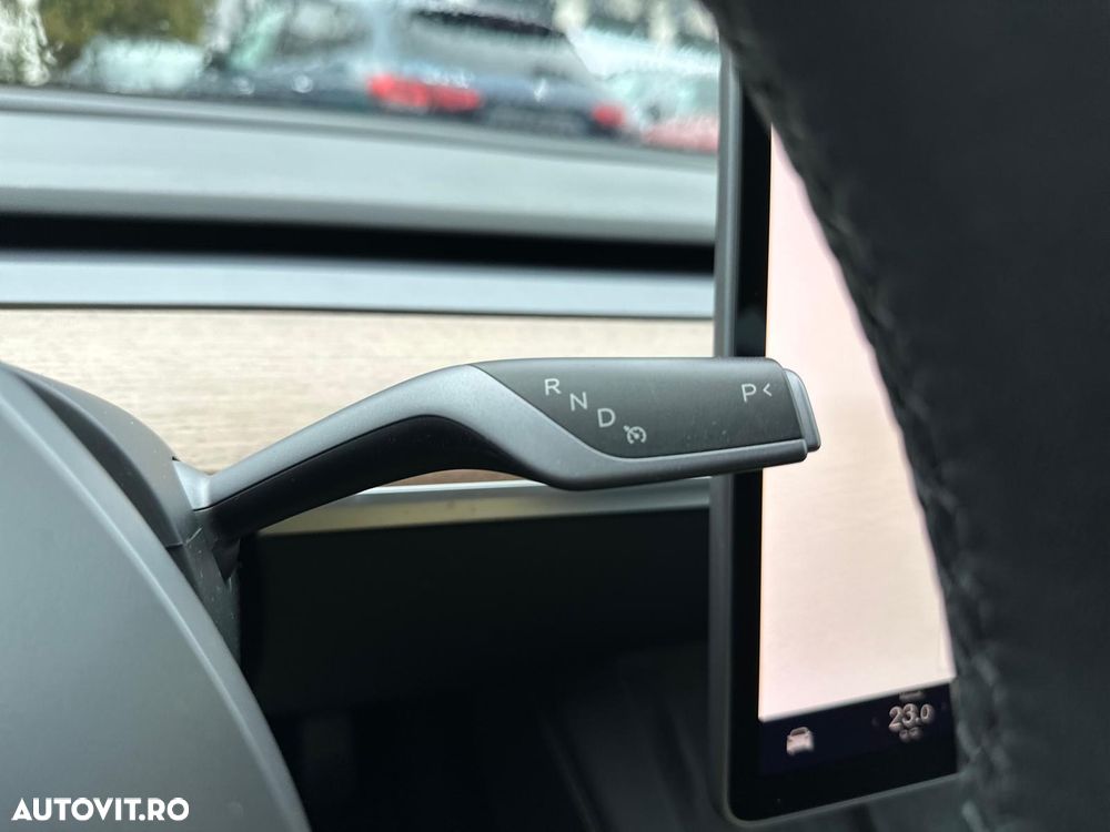 Tesla Model 3 Long Range - 37