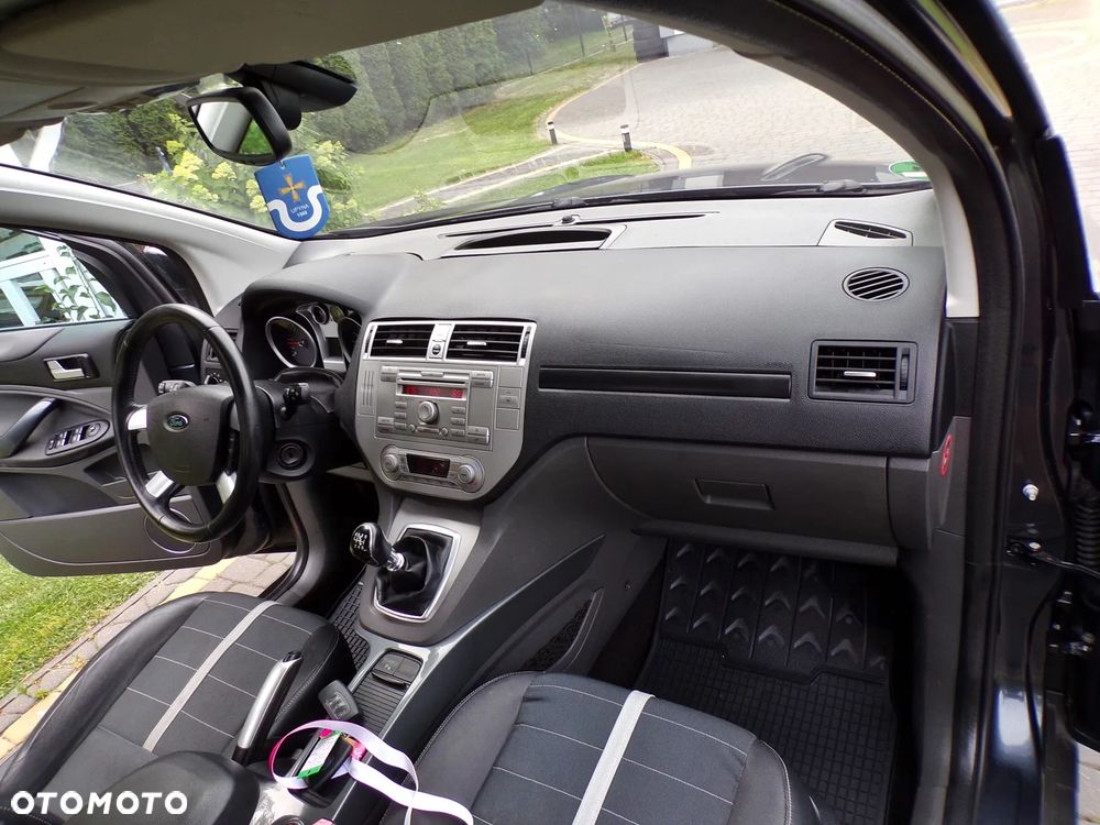 Ford Kuga 2.0 TDCi 2x4 Titanium - 16