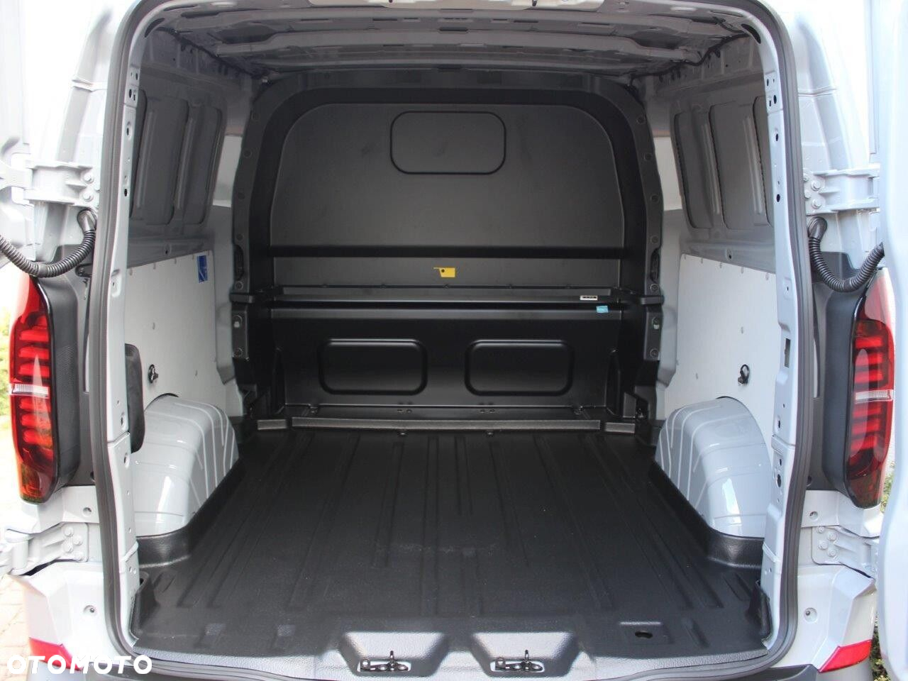 Volkswagen Transporter Plus 2.0 TDI Manual - 9