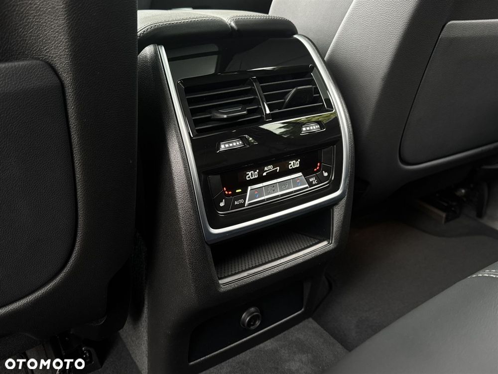 BMW X5 M50i - 22