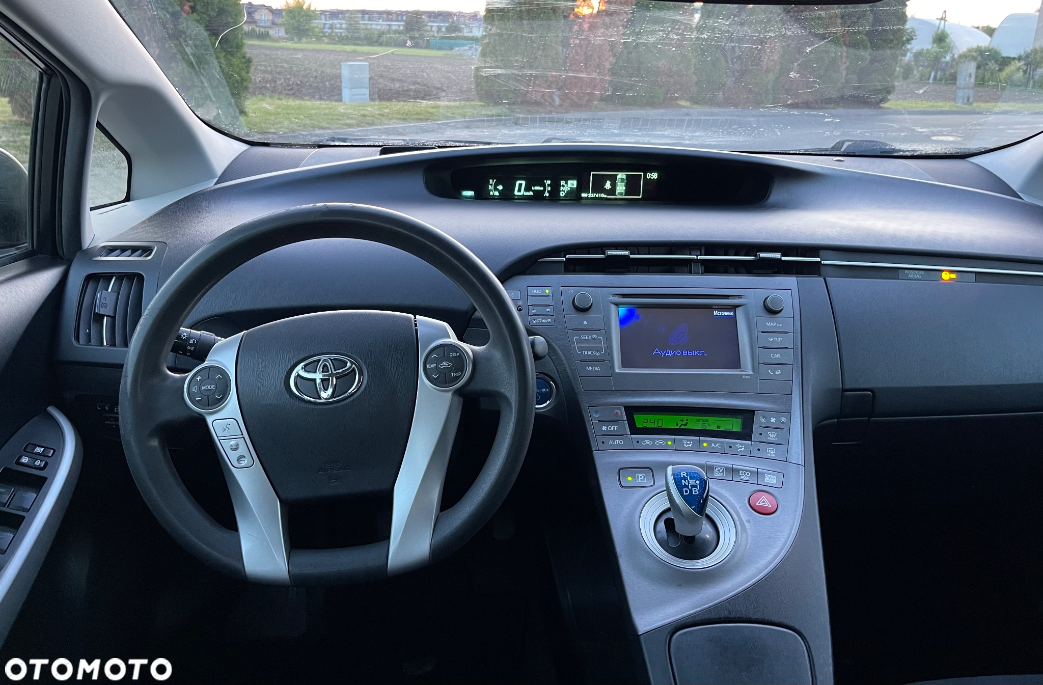Toyota Prius (Hybrid) Executive - 11
