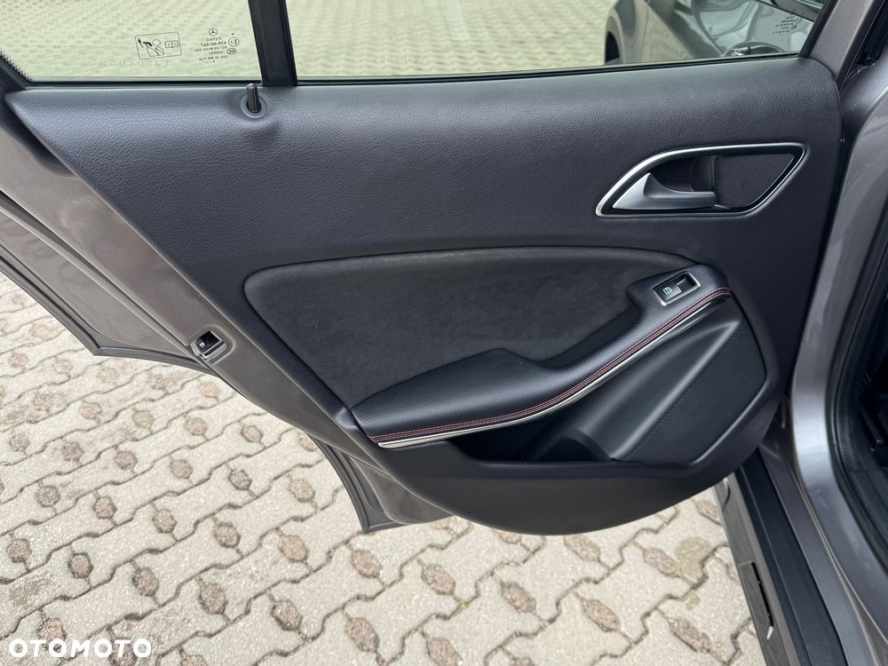 Mercedes-Benz GLA - 27