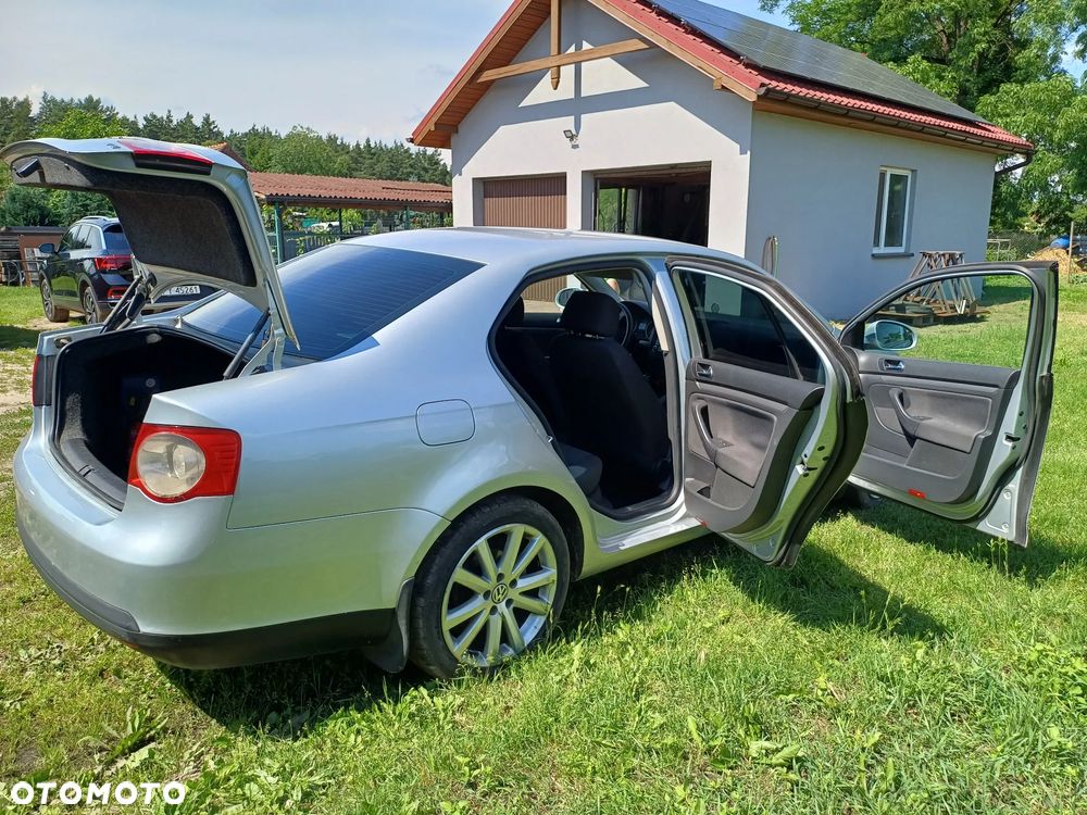 Volkswagen Jetta 1.9 TDI Comfortline - 6