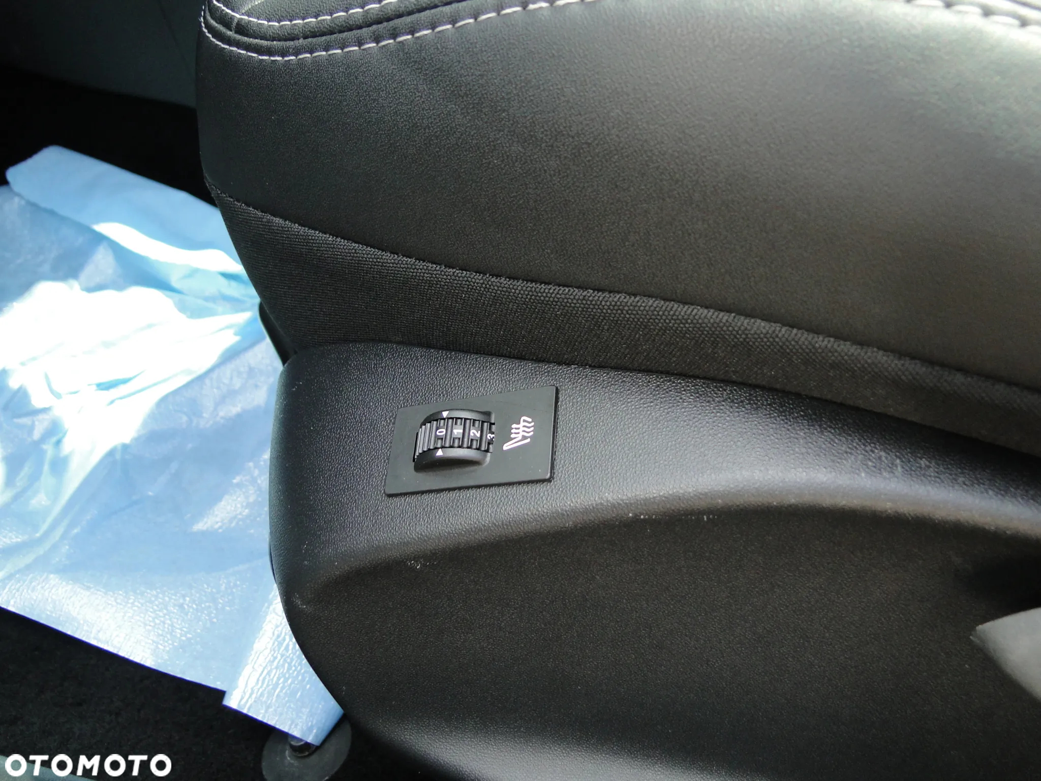 Peugeot 2008 PureTech 110 GPF EAT6 Black Edition - 20