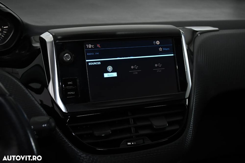 Peugeot 2008 PureTech 110 GPF Stop&Start EAT6 Signature - 18