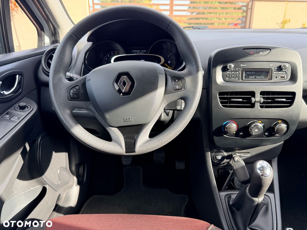 Renault Clio 1.2 16V 75 Life - 24