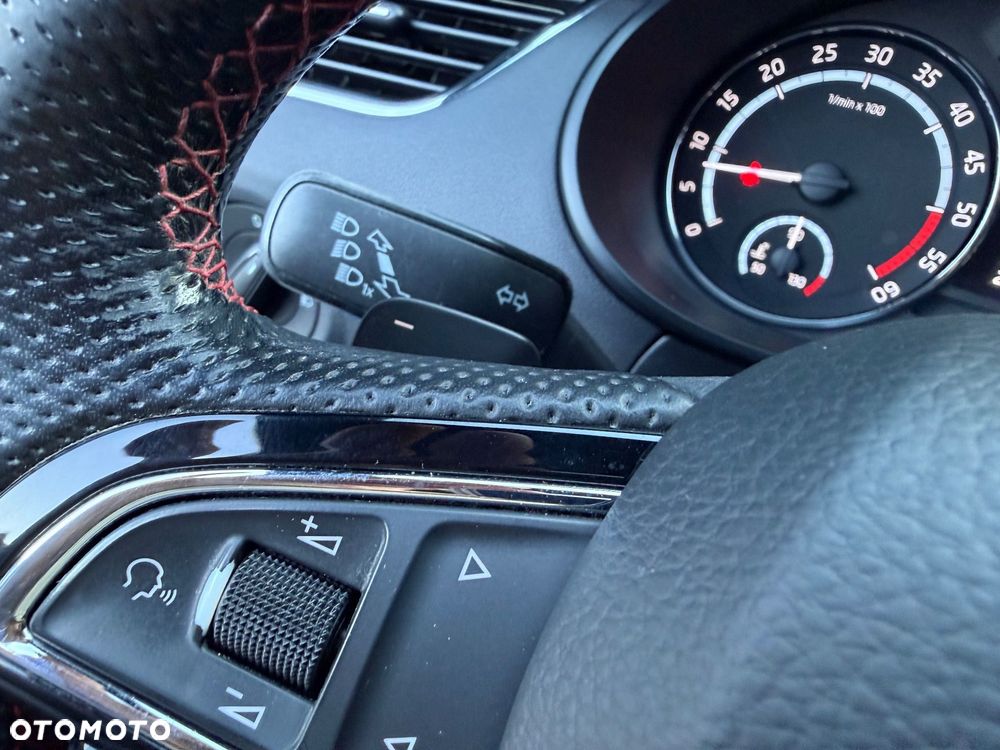 Skoda Octavia 2.0 TDI DSG RS - 23