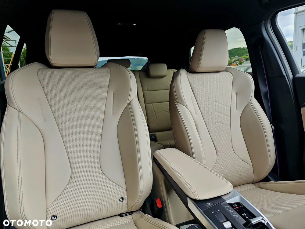 BMW iX2 eDrive20 66.5kWh M Sport - 20
