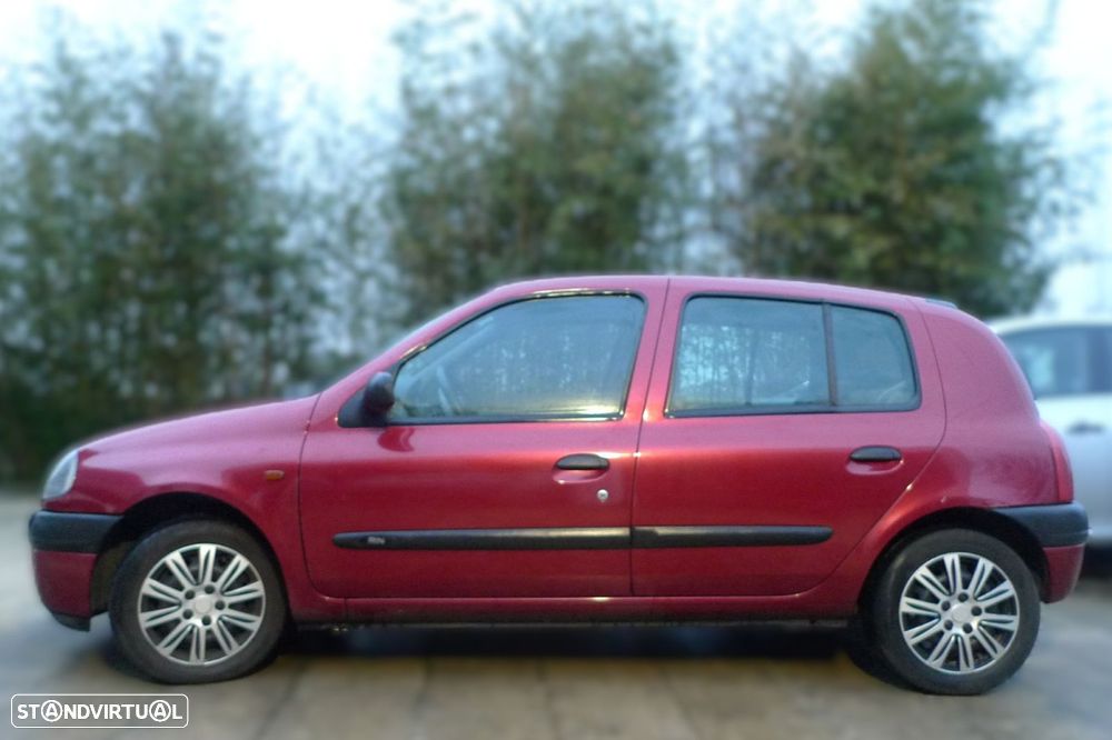 Renault Clio 1.2 RT - 9