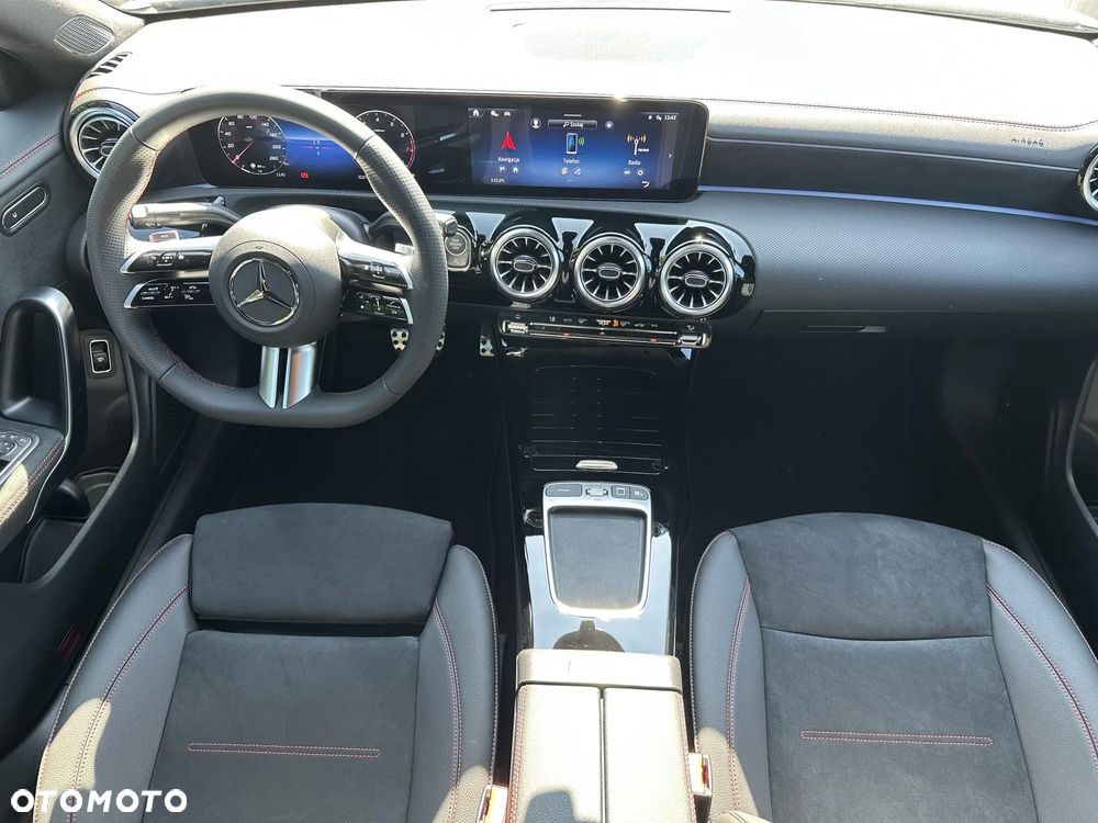 Mercedes-Benz CLA 180 AMG Line 7G-DCT - 14