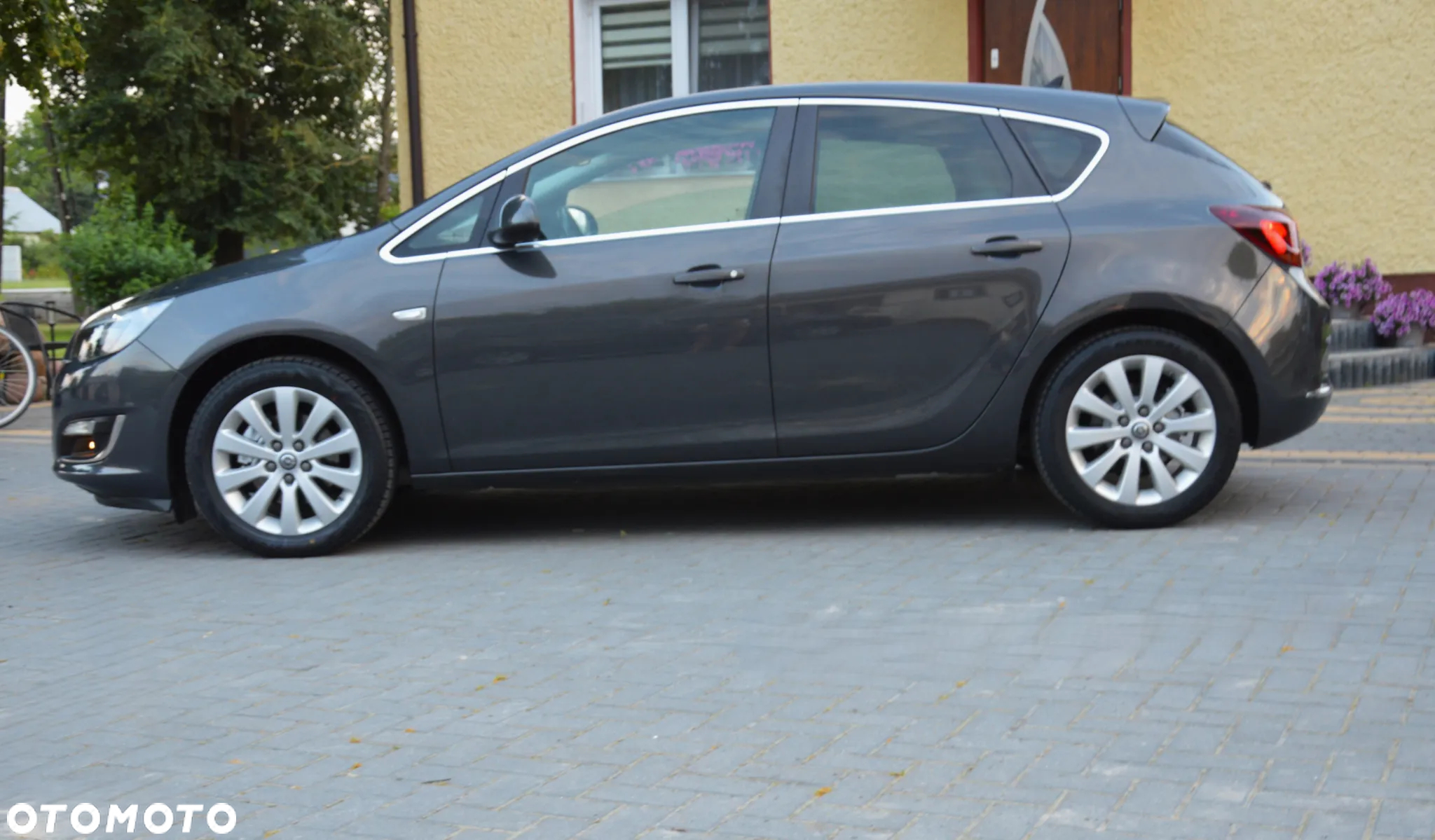 Opel Astra IV 1.6 CDTI Cosmo - 3