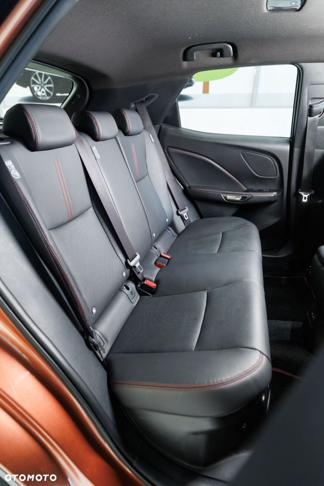 Lexus LBX 1.5 Hybrid Emotion - 16