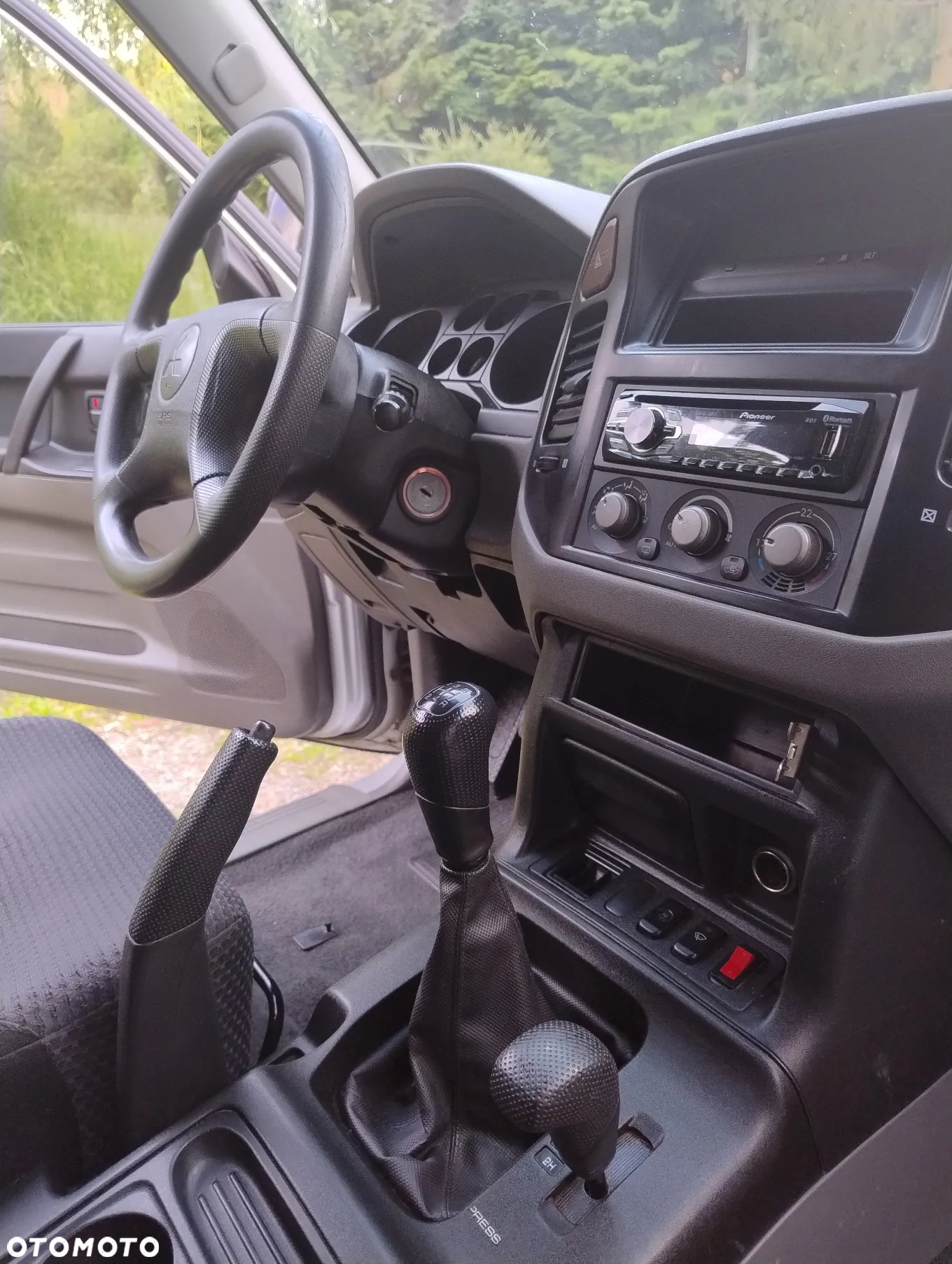 Mitsubishi Pajero - 11