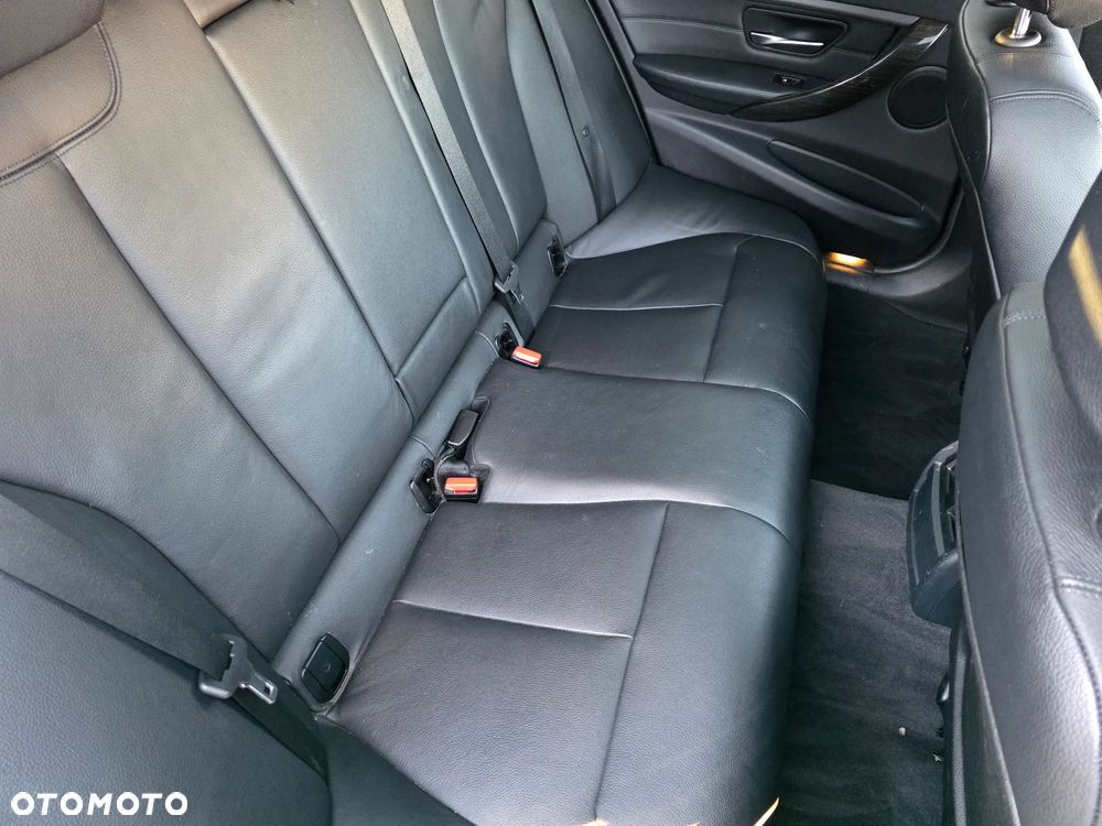 BMW Seria 3 320d Blue Performance Luxury Line - 16