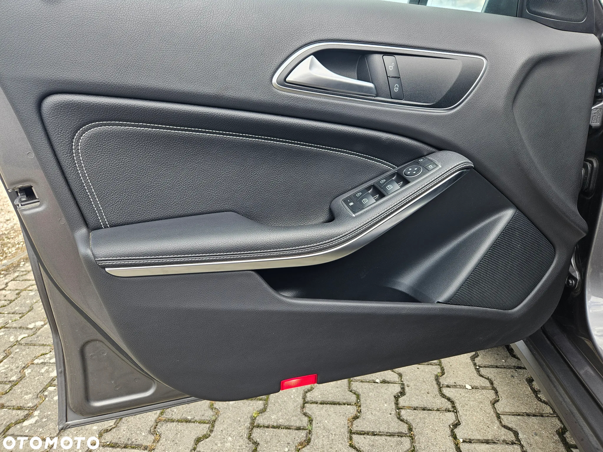 Mercedes-Benz GLA 180 UrbanStyle Edition - 13