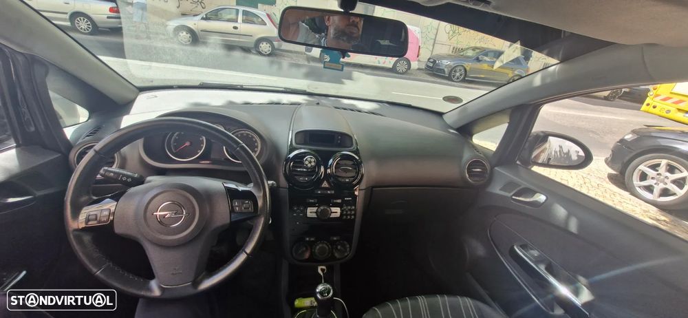 Opel Corsa 1.4 16V Color Edition - 14