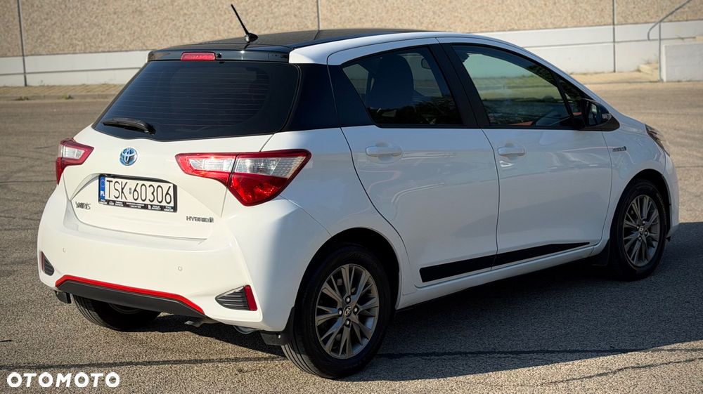 Toyota Yaris Hybrid 100 Premium - 4