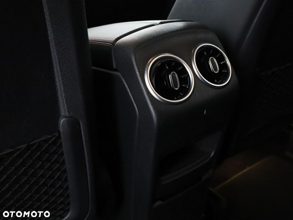 Mercedes-Benz GLB 200 d 8G-DCT AMG Line - 39