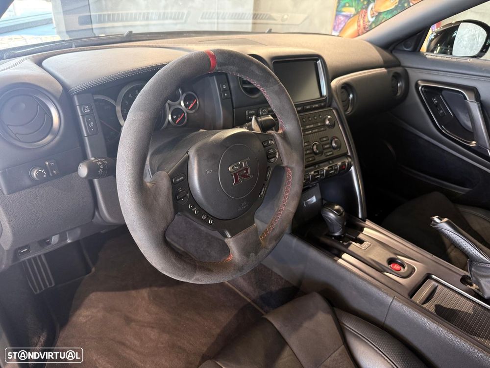Nissan GT-R Premium Edition - 12
