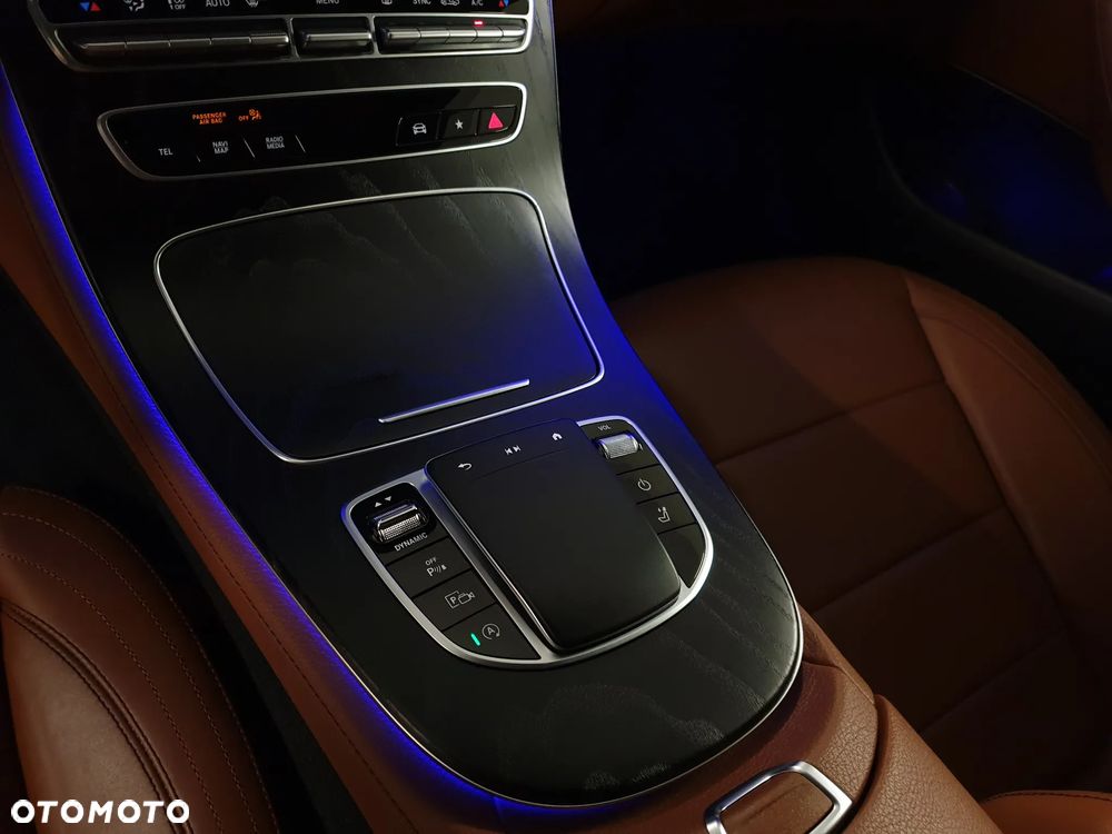 Mercedes-Benz Klasa E 220 d 4-Matic - 33