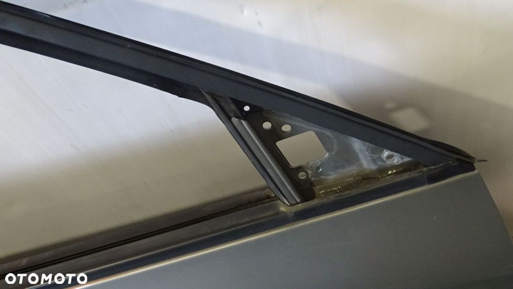 DRZWI PRAWY PRZÓD SKODA FABIA II 1.2 KOL: 9202 - 15