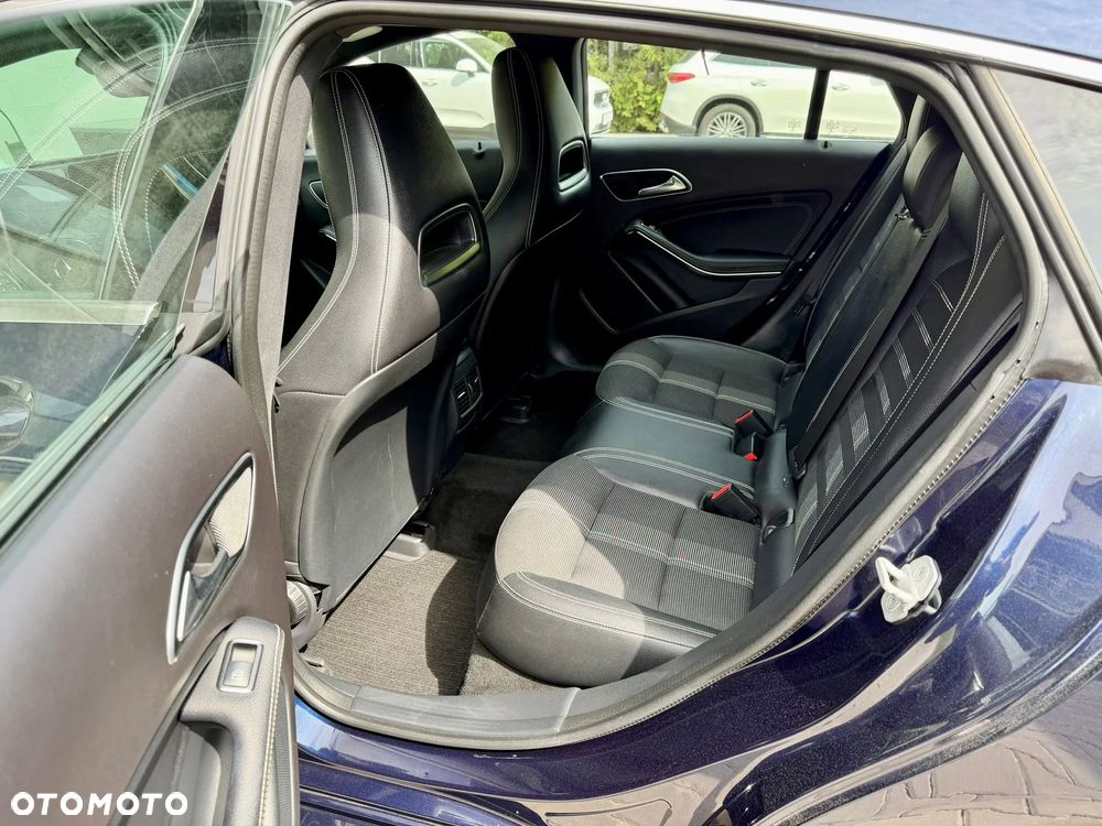 Mercedes-Benz CLA 220 (CDI) d 7G-DCT Urban - 12