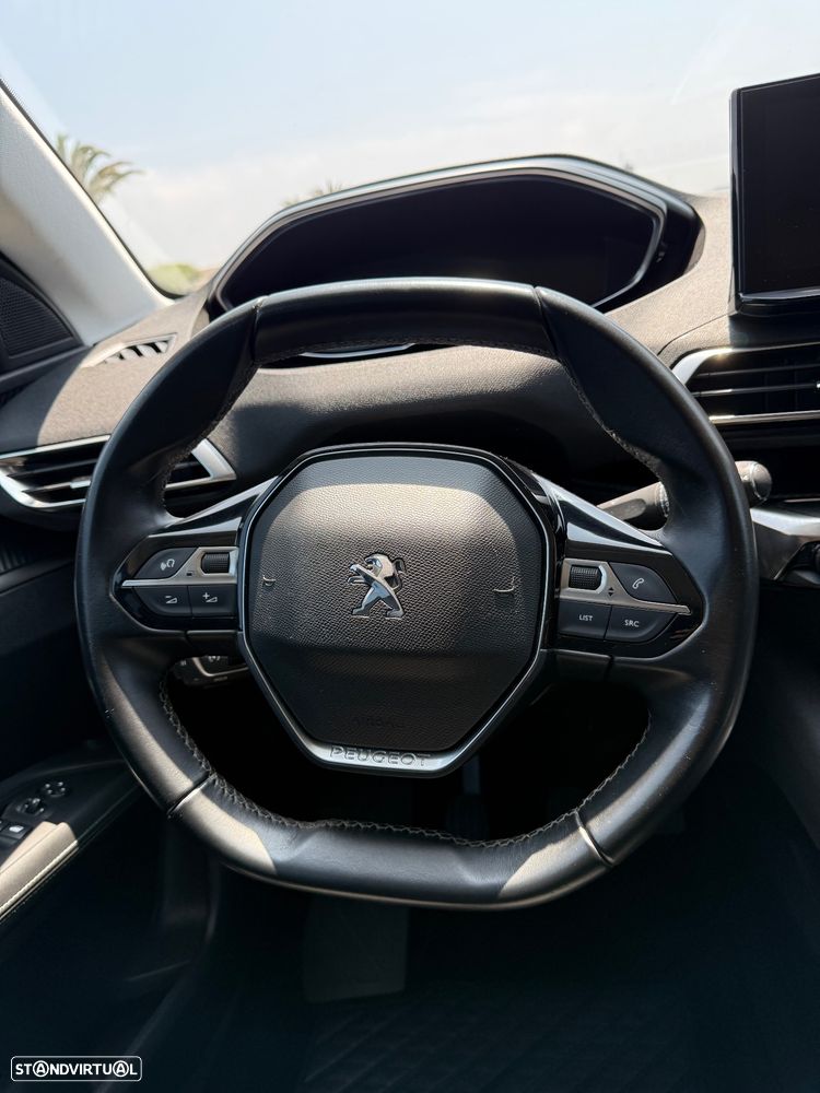 Peugeot 3008 1.2 PureTech Allure J18 - 18