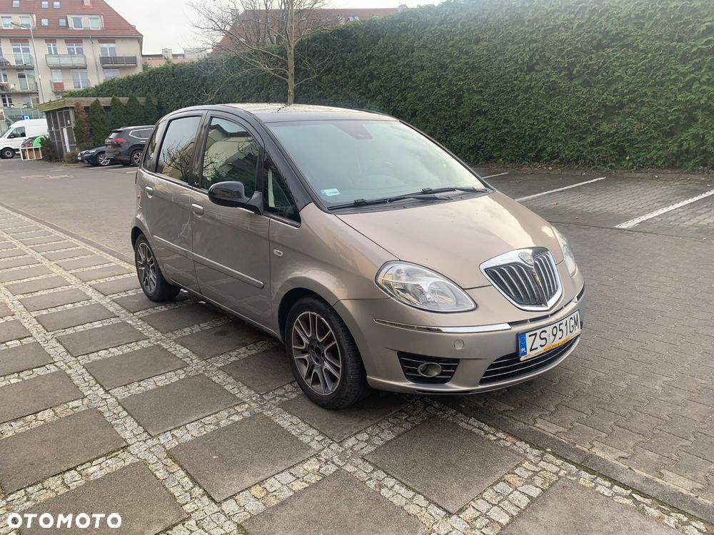 Lancia Musa 1.4 16v Automatik Platino Plus - 1