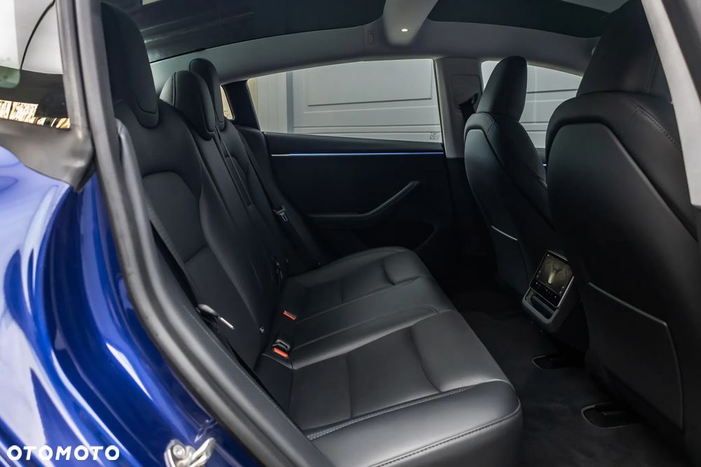 Tesla Model 3 - 25