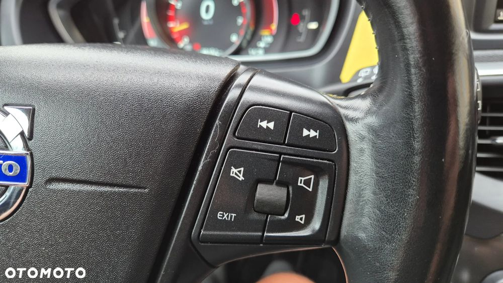 Volvo V40 T2 Momentum - 17
