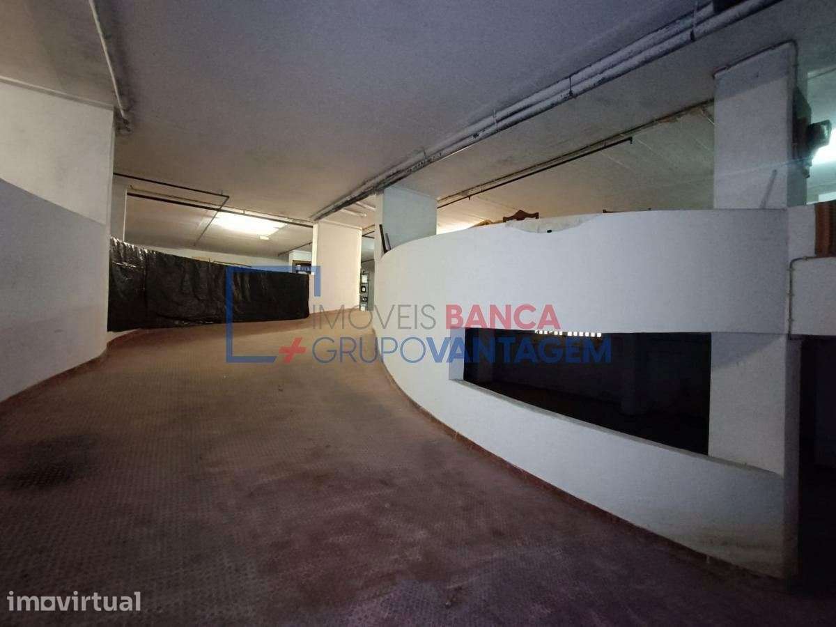 LUGAR DE PARQUEAMENTO - TAPADA DAS MERCÊS - Grande imagem: 4/18
