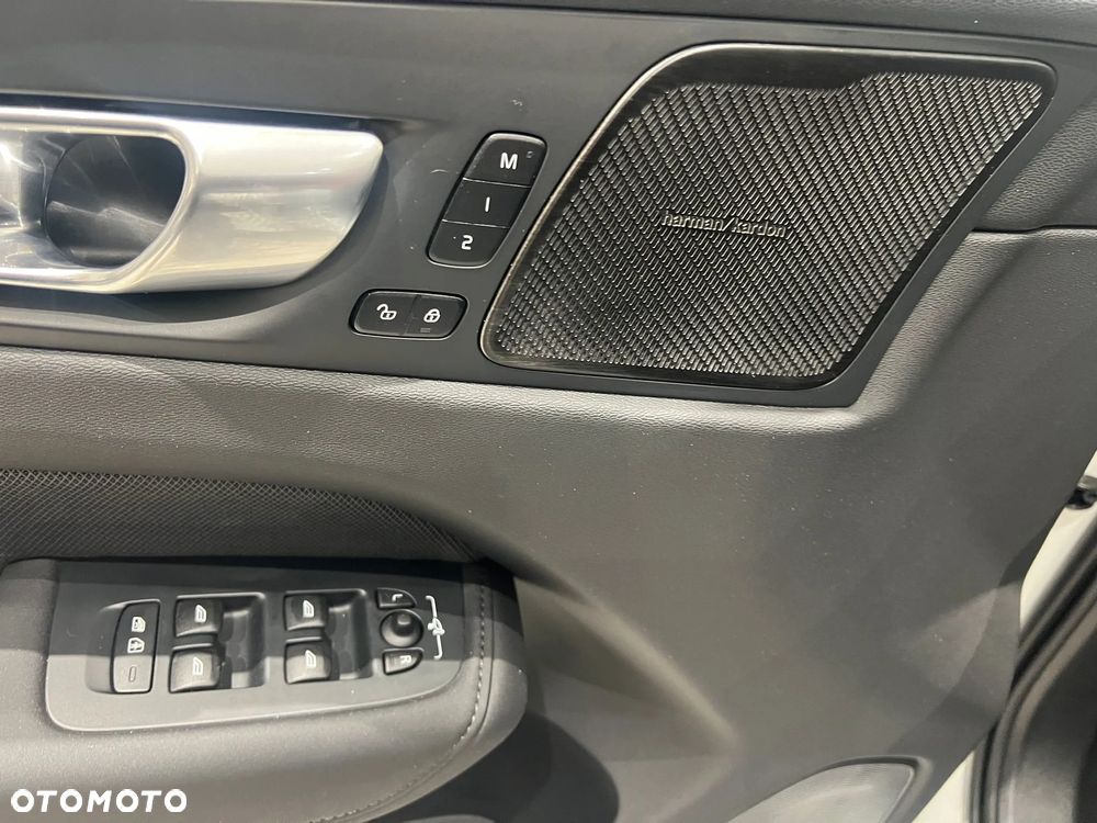 Volvo XC 60 B5 B AWD Ultimate Bright - 27