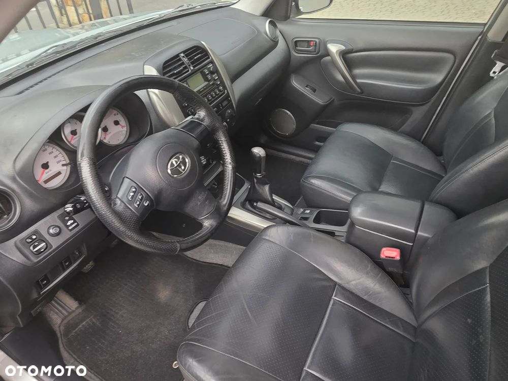 Toyota RAV4 D-4D 4x4 Executive - 13