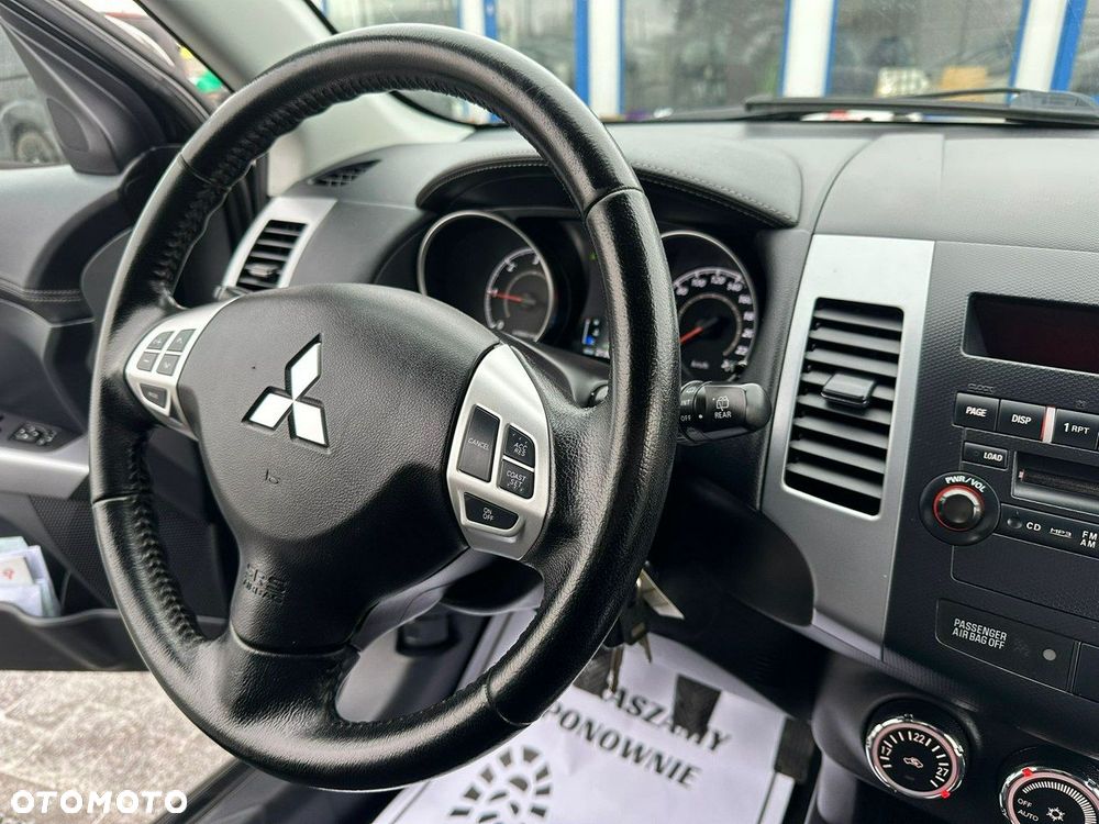 Mitsubishi Outlander - 11